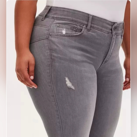 Torrid Tall Bombshell Skinny Super Soft High Rise Destructed Jean Grey 20T NWT - Picture 3 of 12